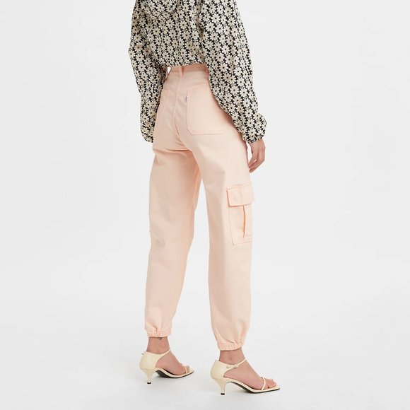 (NWT) Levi's - high waisted cargo pants - Picture 3 of 3